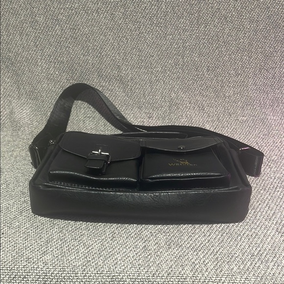 Sleek Black Messenger Bag with Adjustable Strap and Structured Design - Picture 14 of 16